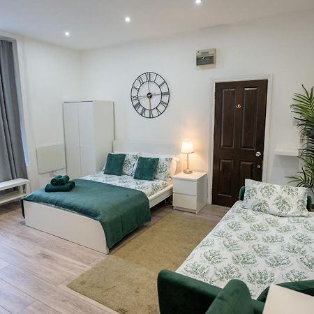 Beautiful Studio Flat In Hackney Next To Overground Station Londra Exterior foto