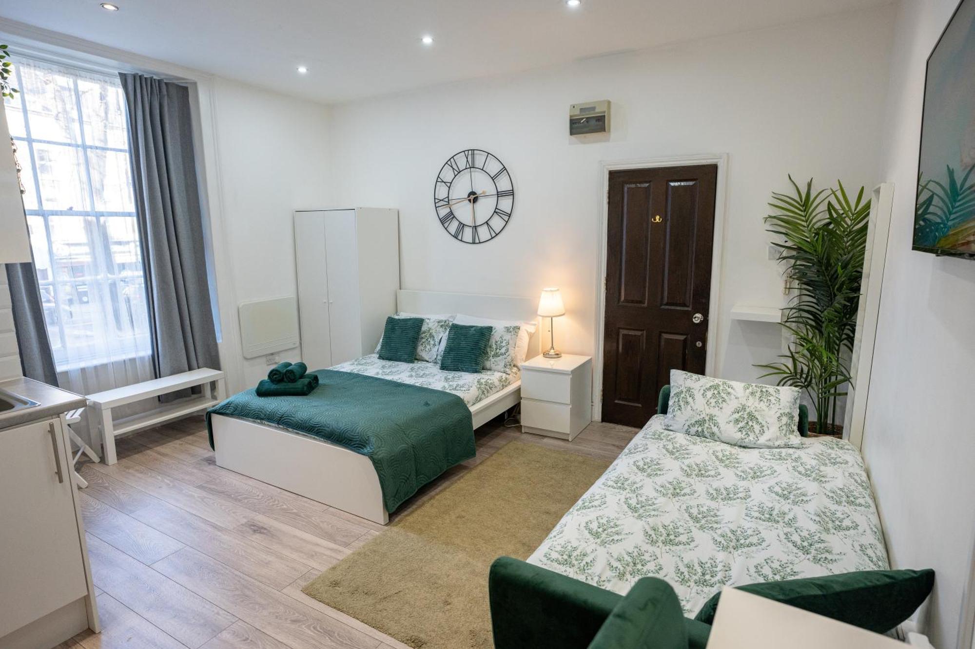Beautiful Studio Flat In Hackney Next To Overground Station Londra Exterior foto