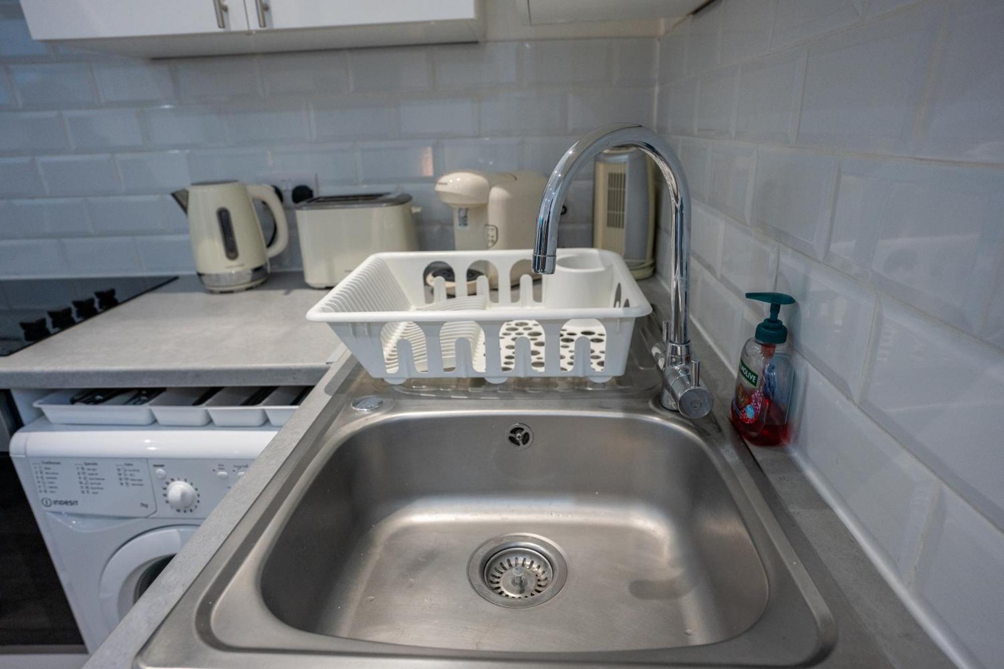 Beautiful Studio Flat In Hackney Next To Overground Station Londra Exterior foto