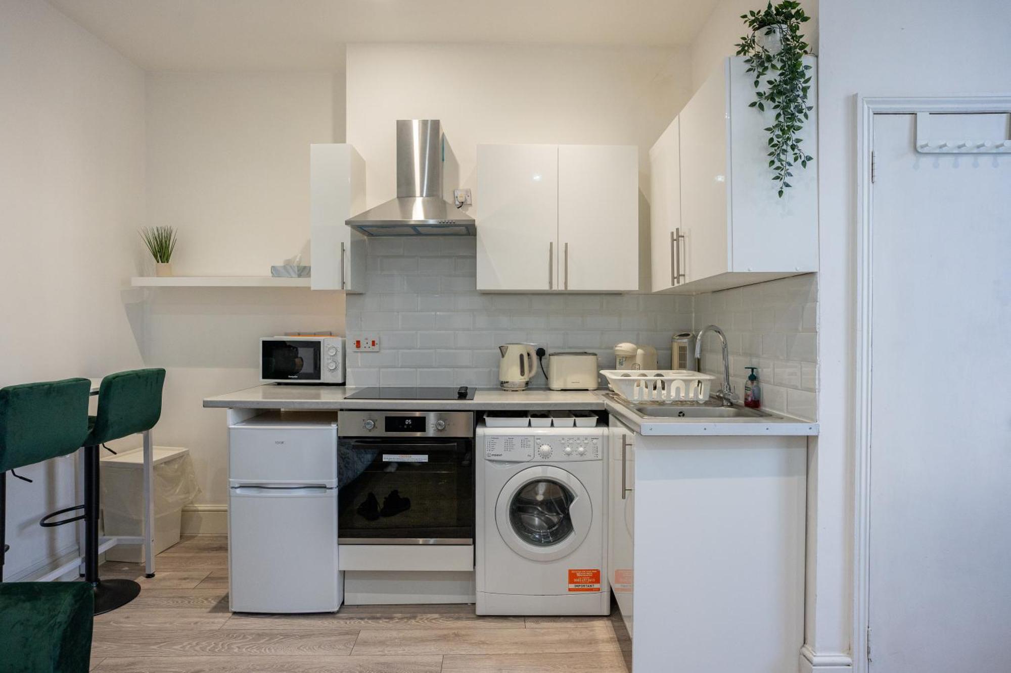 Beautiful Studio Flat In Hackney Next To Overground Station Londra Exterior foto