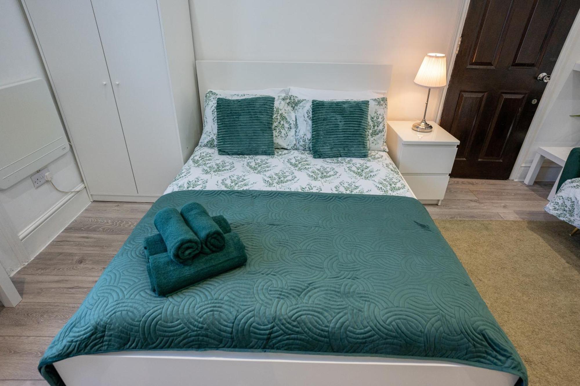 Beautiful Studio Flat In Hackney Next To Overground Station Londra Exterior foto