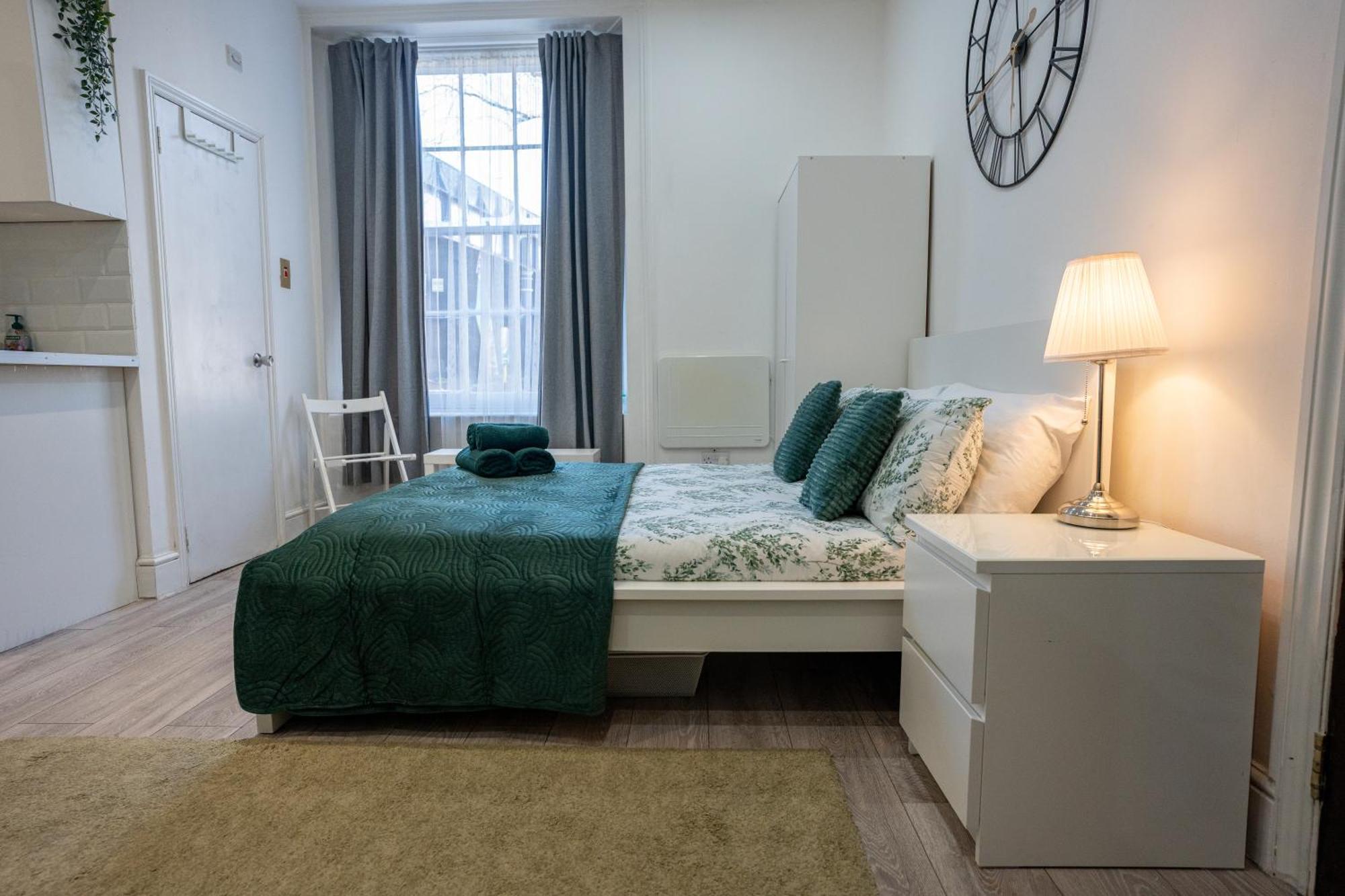 Beautiful Studio Flat In Hackney Next To Overground Station Londra Exterior foto