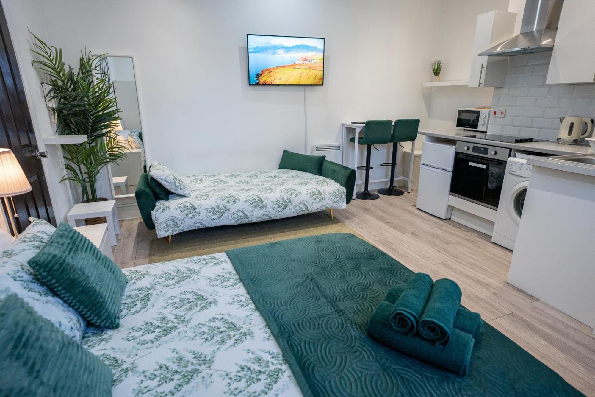 Beautiful Studio Flat In Hackney Next To Overground Station Londra Exterior foto
