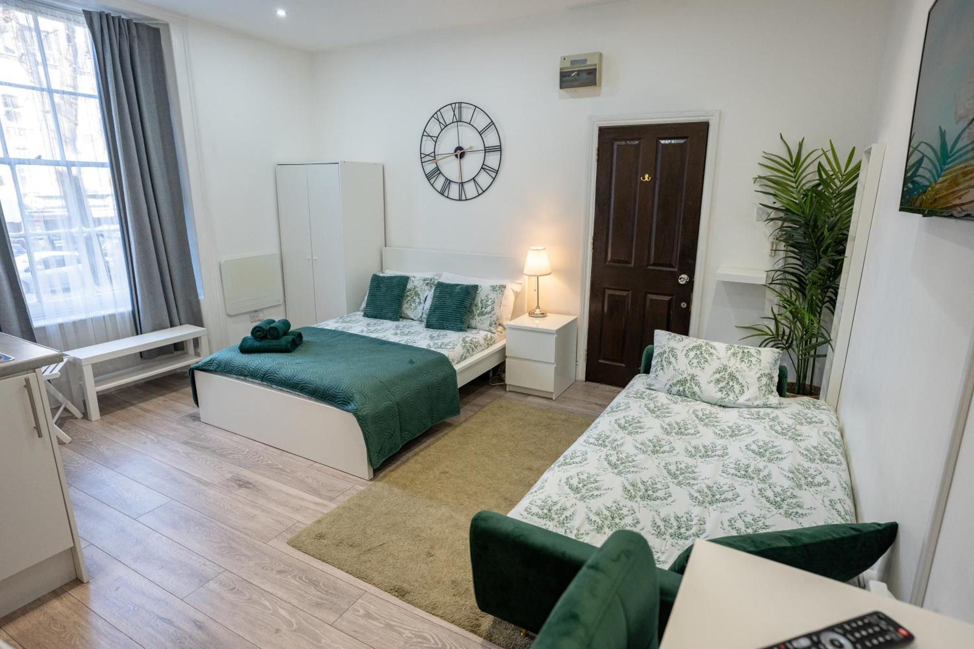 Beautiful Studio Flat In Hackney Next To Overground Station Londra Exterior foto