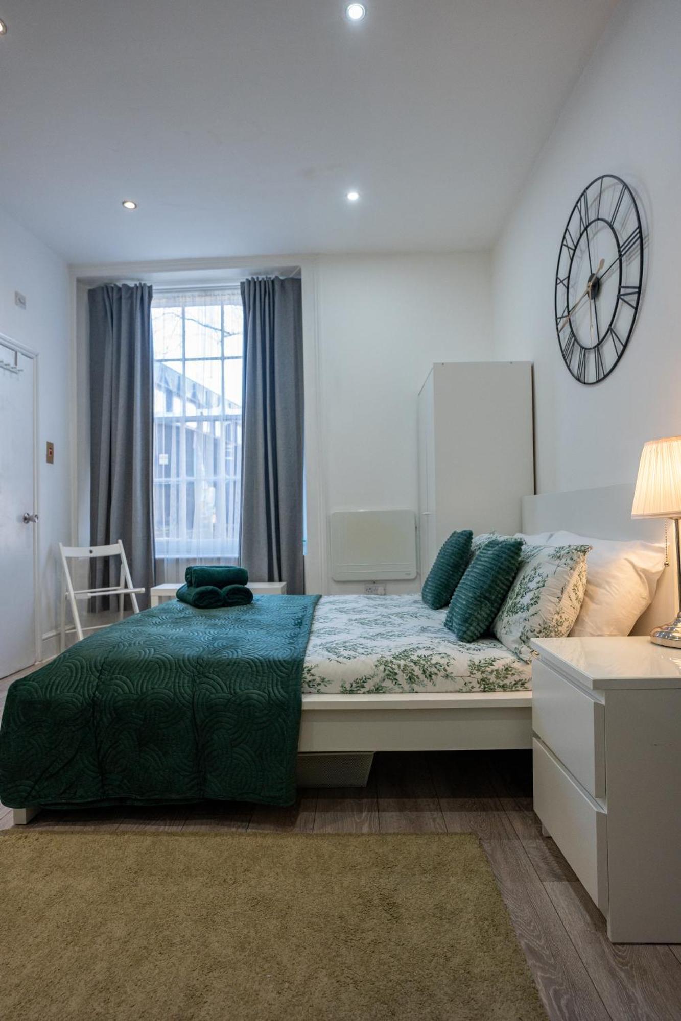 Beautiful Studio Flat In Hackney Next To Overground Station Londra Exterior foto