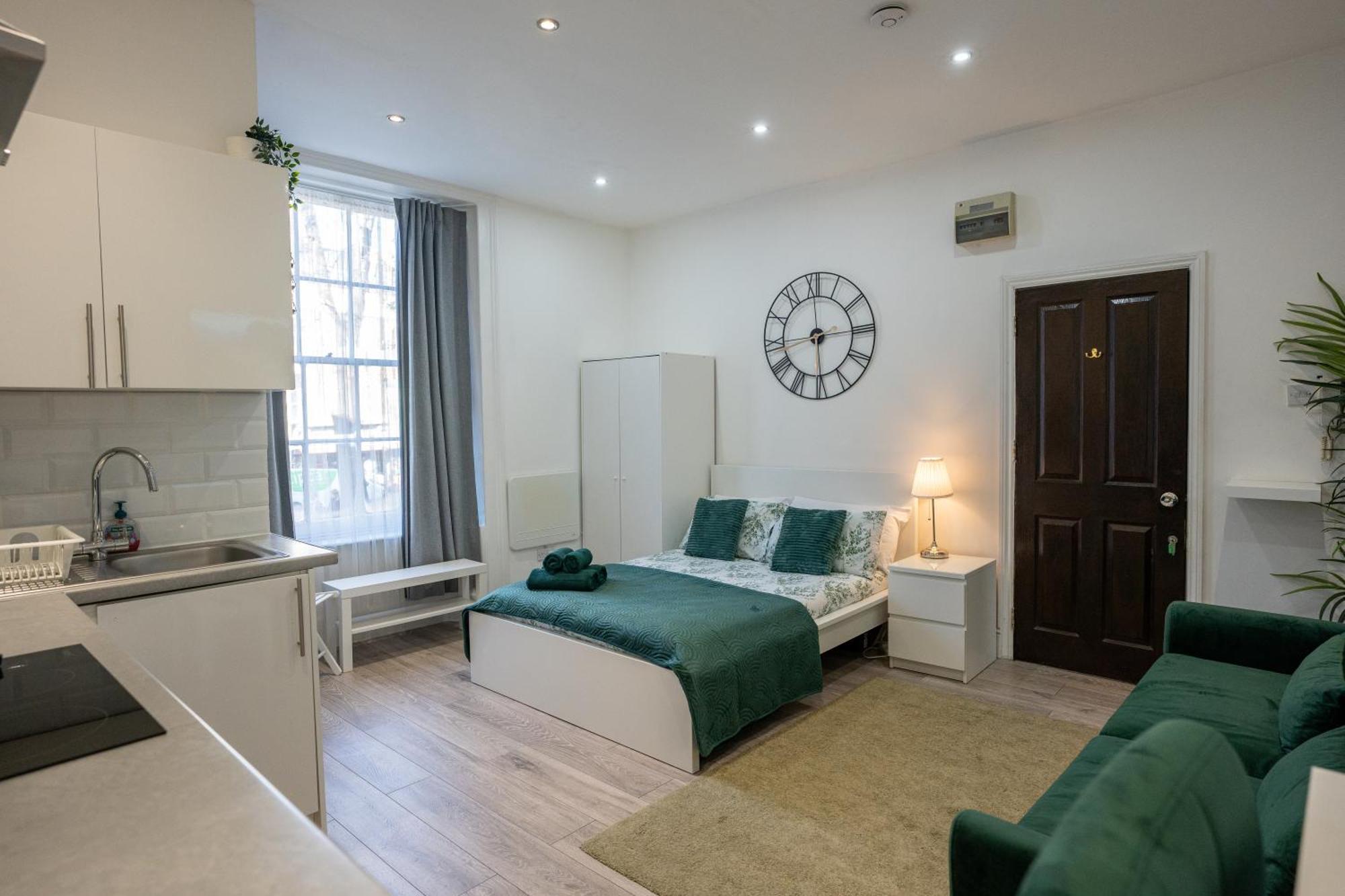 Beautiful Studio Flat In Hackney Next To Overground Station Londra Exterior foto