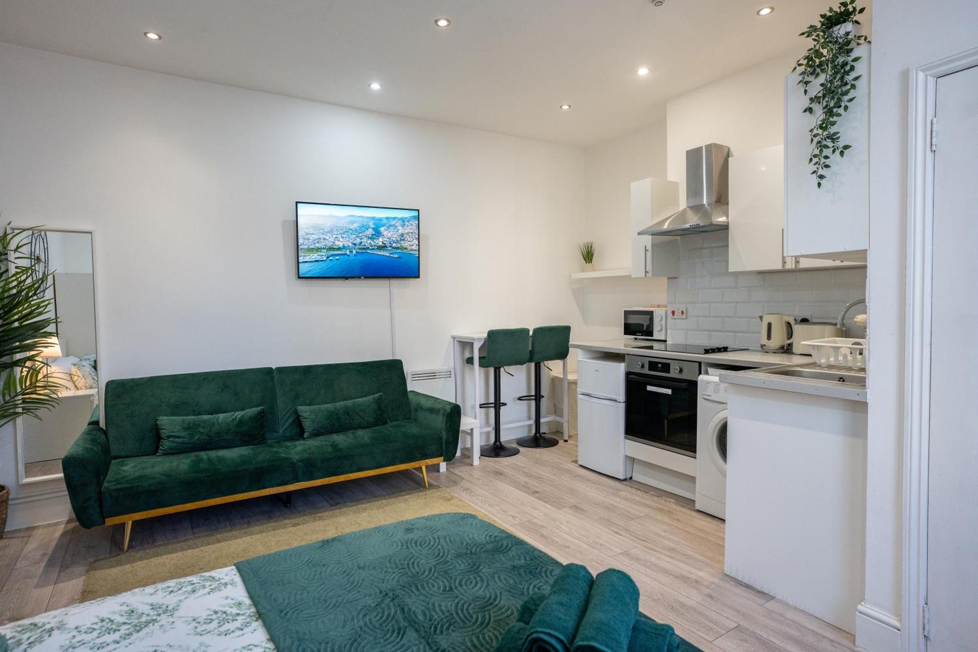 Beautiful Studio Flat In Hackney Next To Overground Station Londra Exterior foto